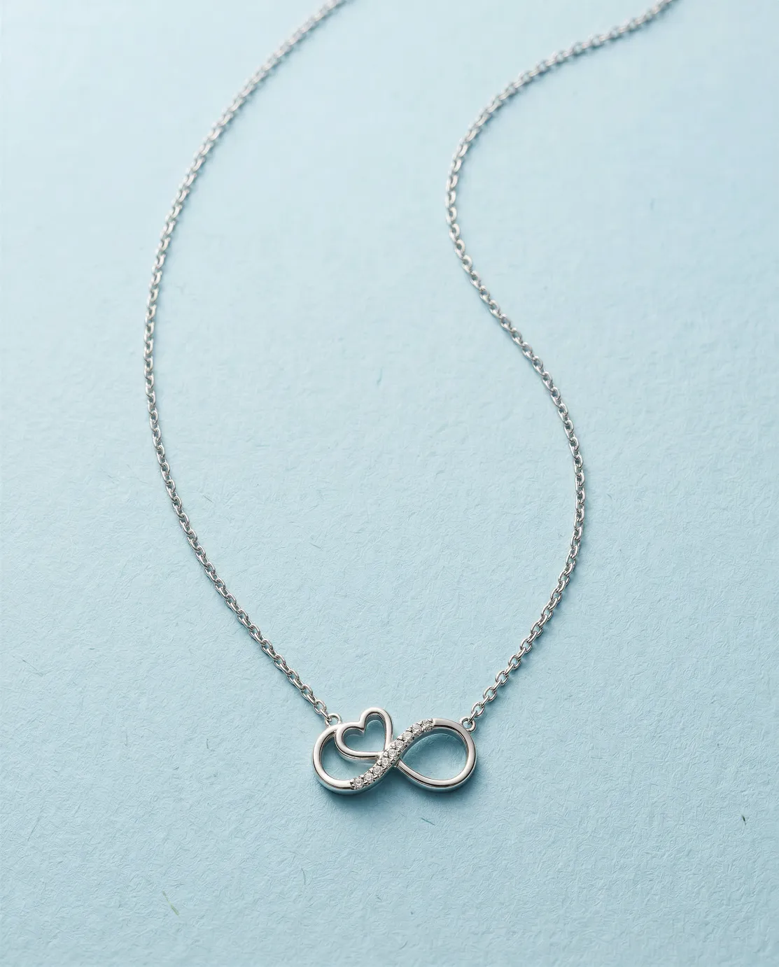 VJ23.1 Infinity Heart Diamond Pendant - Image 1
